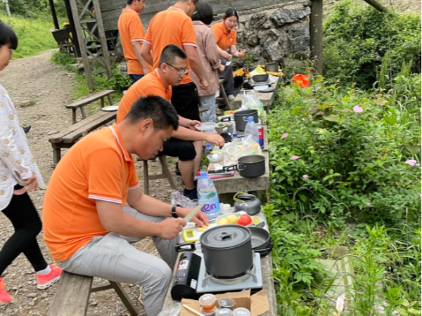 万中万工业-三天两夜徒步拓展-既然选择了远方，便只顾风雨兼程